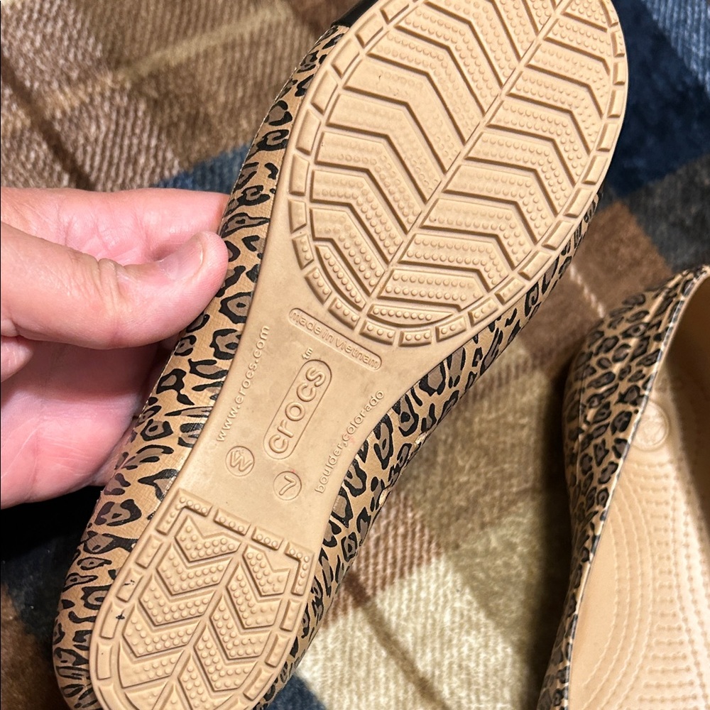 CROCS Leopard Print Flats with Black Toe - Picture 5 of 11